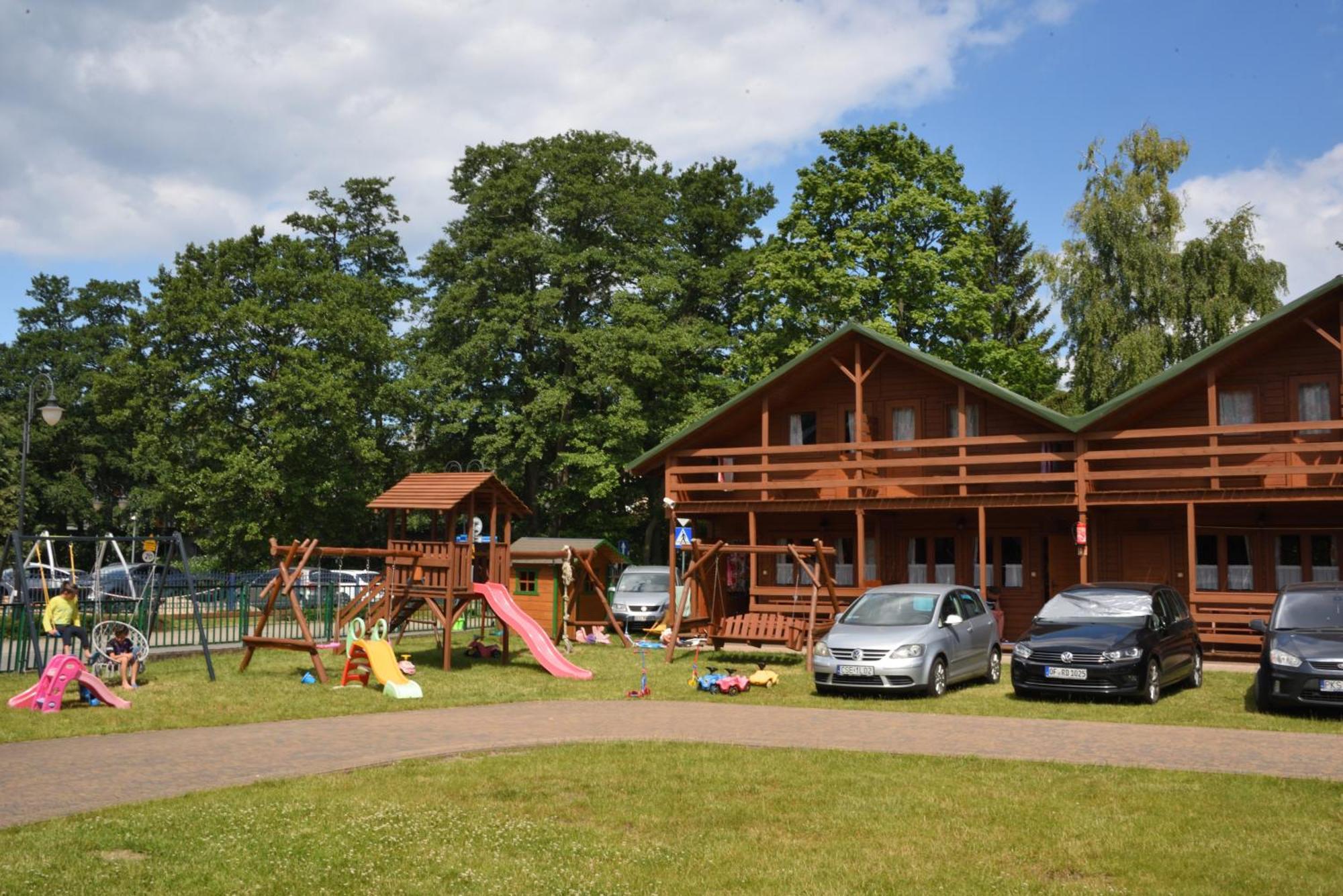 Mlodziezowy Domek Dla Grup Eldorado Mielno Centrum, 200M Od Morza ภายนอก รูปภาพ