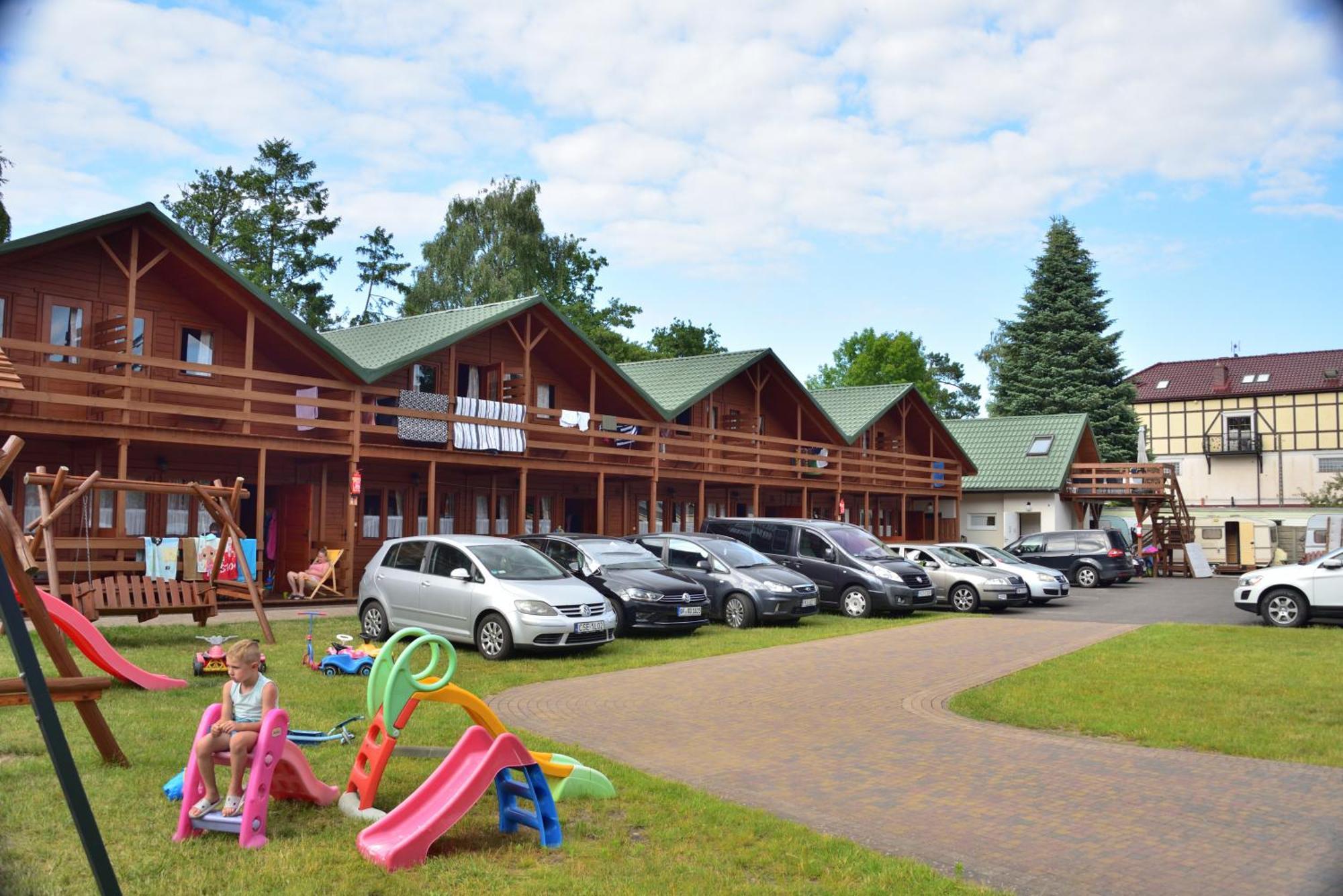 Mlodziezowy Domek Dla Grup Eldorado Mielno Centrum, 200M Od Morza ภายนอก รูปภาพ