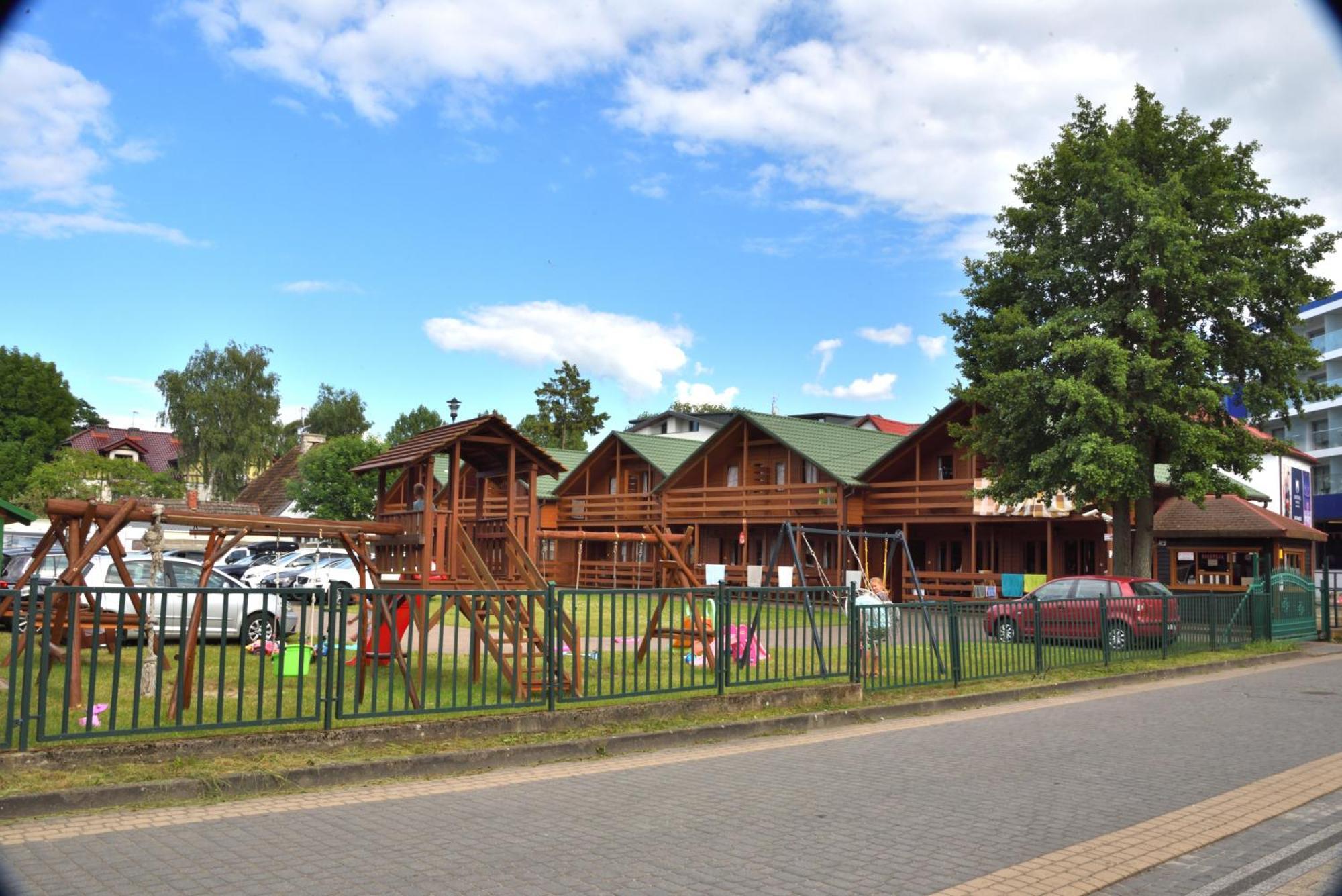Mlodziezowy Domek Dla Grup Eldorado Mielno Centrum, 200M Od Morza ภายนอก รูปภาพ